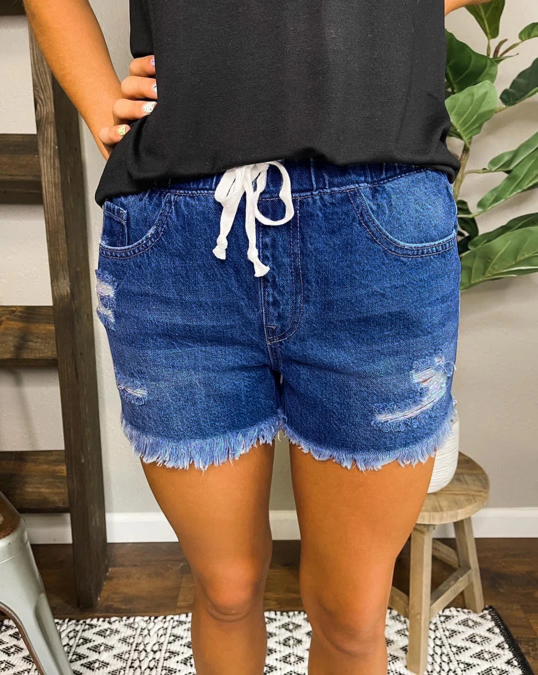 Bellevoga Distressed Jogger Shorts